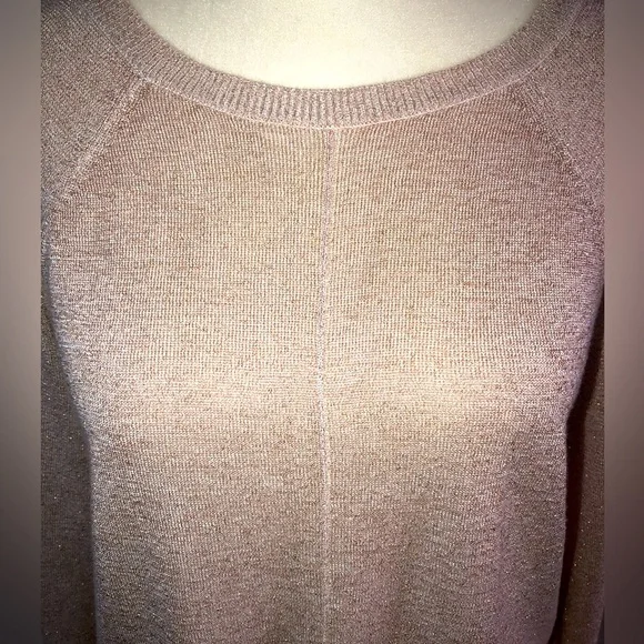 Vince Camuto Viscose & Metallic Gold Knit Top. Size XS. - Picture 5 of 6